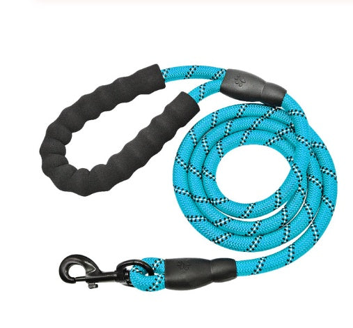 Laisse réfléchissante en nylon pour chien, idéale pour la marche, l'entraînement et la formation des petits et grands chiens.