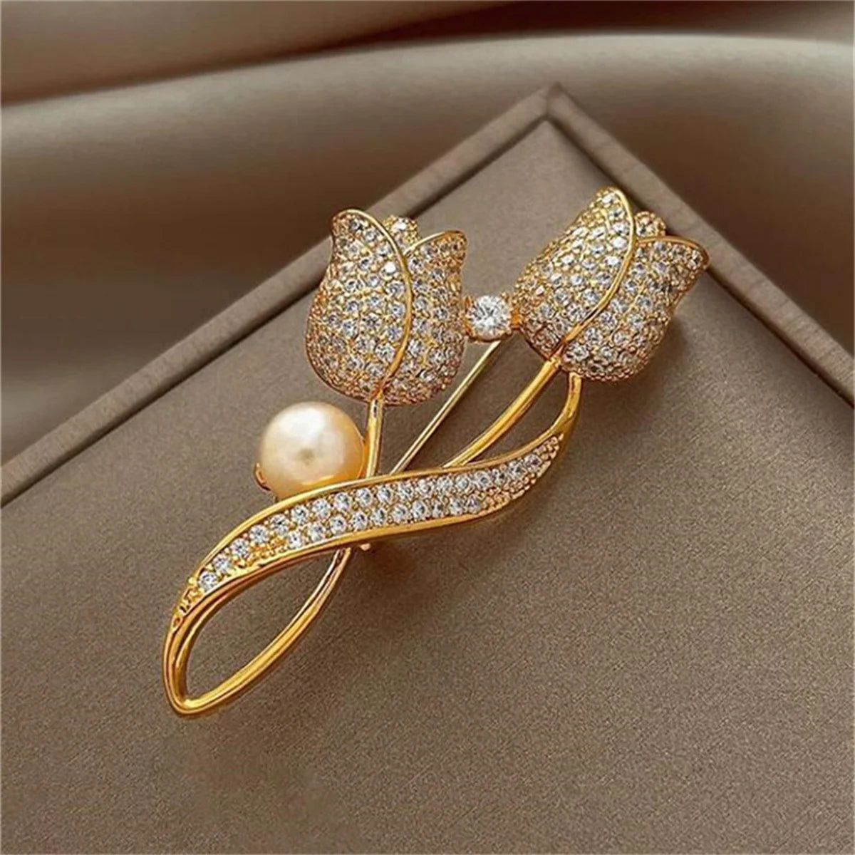Rinhoo Luxury Pink Green Zircon Tulip Flower Brooch For Women Elegant Pearl Floral Lapel Pins Plant Button Badge Wedding Jewelry