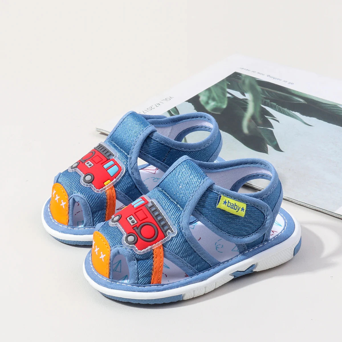 Chaussures d'été grinçantes pour bébés filles et garçons, chaussures de marche d'intérieur et d'extérieur de haute qualité avec TPR, tendance 2025