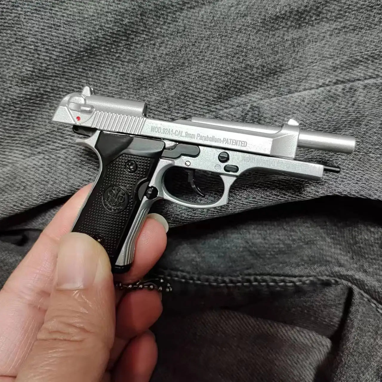 Detachable 1:3 Mini Alloy Colt 1911 Pistol Model PUBG Jedi Toy Gun Keychain Fidget Toy for Boy Collection Adults Chrismas Gift