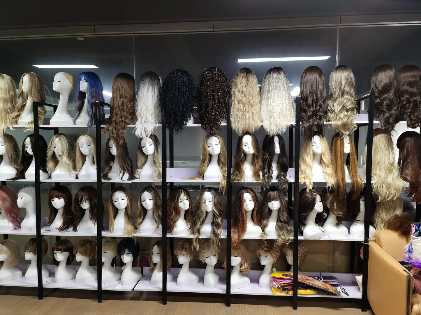 Perruques synthétiques longues blondes EASIHAIR pour femmes, cheveux naturels lisses et dégradés avec frange, résistantes à la chaleur, pour un usage quotidien