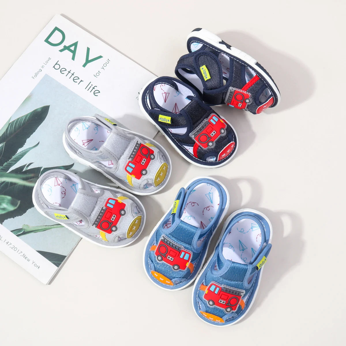 Chaussures d'été grinçantes pour bébés filles et garçons, chaussures de marche d'intérieur et d'extérieur de haute qualité avec TPR, tendance 2025