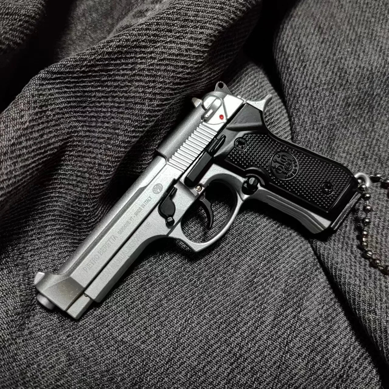 Detachable 1:3 Mini Alloy Colt 1911 Pistol Model PUBG Jedi Toy Gun Keychain Fidget Toy for Boy Collection Adults Chrismas Gift
