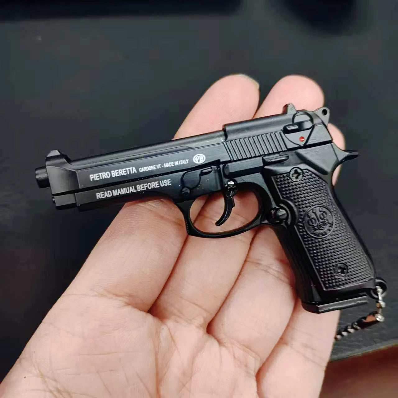 Detachable 1:3 Mini Alloy Colt 1911 Pistol Model PUBG Jedi Toy Gun Keychain Fidget Toy for Boy Collection Adults Chrismas Gift