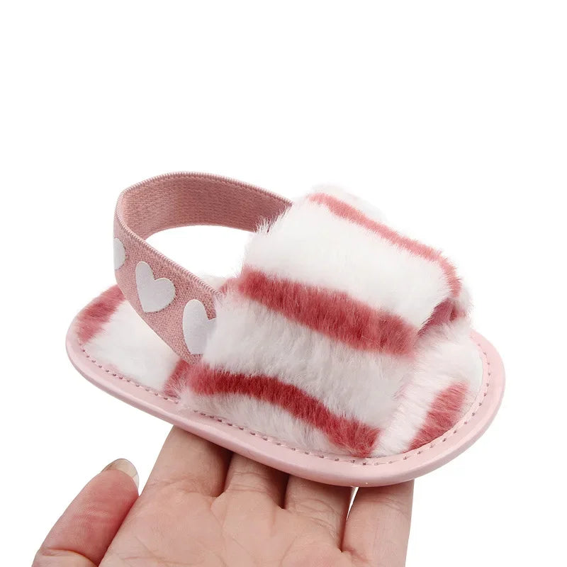 Sandales pour nouveau-né fille, mignonnes, été, hiver, en peluche, semelles souples, plates, princesse, antidérapantes, pour les premiers pas