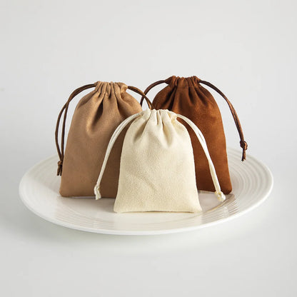 Lot de 10 pochettes en velours à cordon coulissant en flanelle grise pour bijoux, trousses de maquillage, pochettes cadeaux chics pour mariage