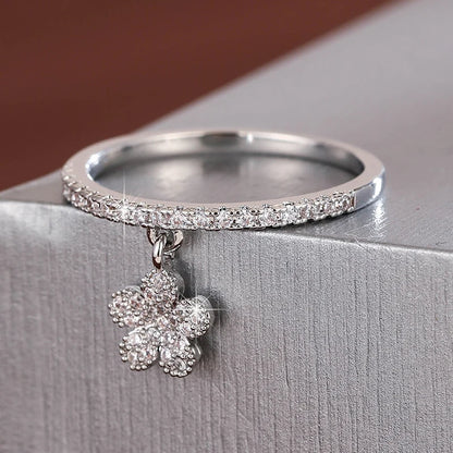 Fashion Gracefully Synthetic Zirconia Women's Ring with Delicate Five-Leaf Flower Pendant