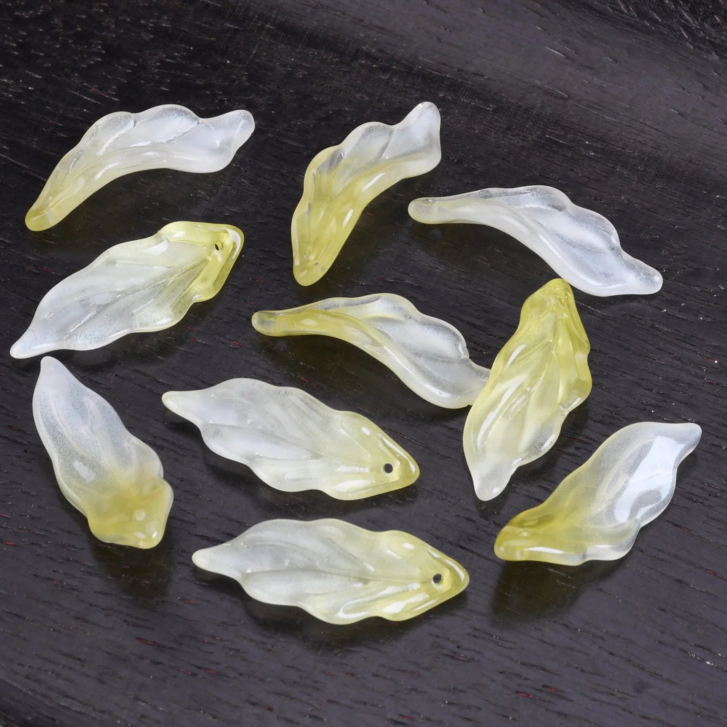 Lot de 10 pétales longs en forme de feuille, 34 x 12 mm, perles en verre de cristal faites à la main, pour la fabrication de bijoux, loisirs créatifs