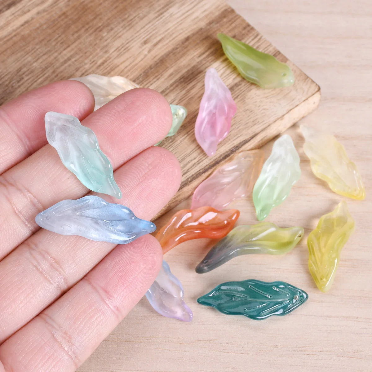 Lot de 10 pétales longs en forme de feuille, 34 x 12 mm, perles en verre de cristal faites à la main, pour la fabrication de bijoux, loisirs créatifs