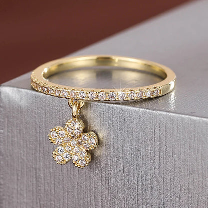 Fashion Gracefully Synthetic Zirconia Women's Ring with Delicate Five-Leaf Flower Pendant