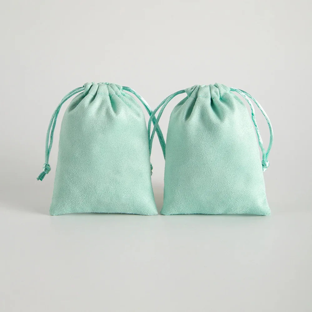 Lot de 10 pochettes en velours à cordon coulissant en flanelle grise pour bijoux, trousses de maquillage, pochettes cadeaux chics pour mariage