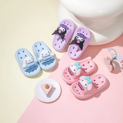 Sanrio Kuromi Sandales d'été mignonnes pour enfants, pantoufles souples d'intérieur et d'extérieur, séchage rapide, semelle antidérapante, dessin animé, cadeau pour filles et garçons