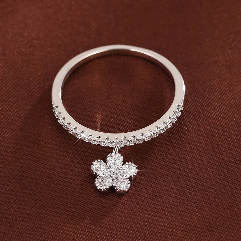Fashion Gracefully Synthetic Zirconia Women's Ring with Delicate Five-Leaf Flower Pendant