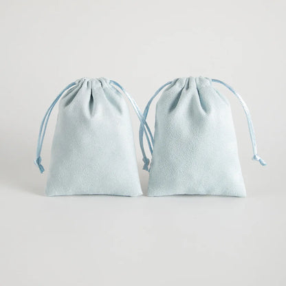 Lot de 10 pochettes en velours à cordon coulissant en flanelle grise pour bijoux, trousses de maquillage, pochettes cadeaux chics pour mariage