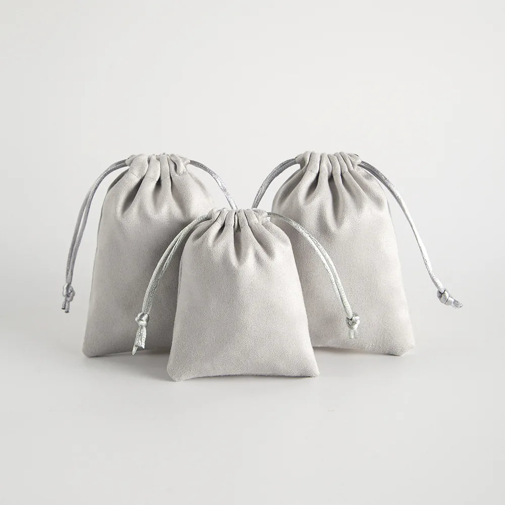 Lot de 10 pochettes en velours à cordon coulissant en flanelle grise pour bijoux, trousses de maquillage, pochettes cadeaux chics pour mariage