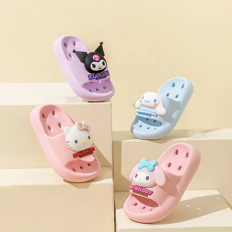 Sanrio Kuromi Sandales d'été mignonnes pour enfants, pantoufles souples d'intérieur et d'extérieur, séchage rapide, semelle antidérapante, dessin animé, cadeau pour filles et garçons