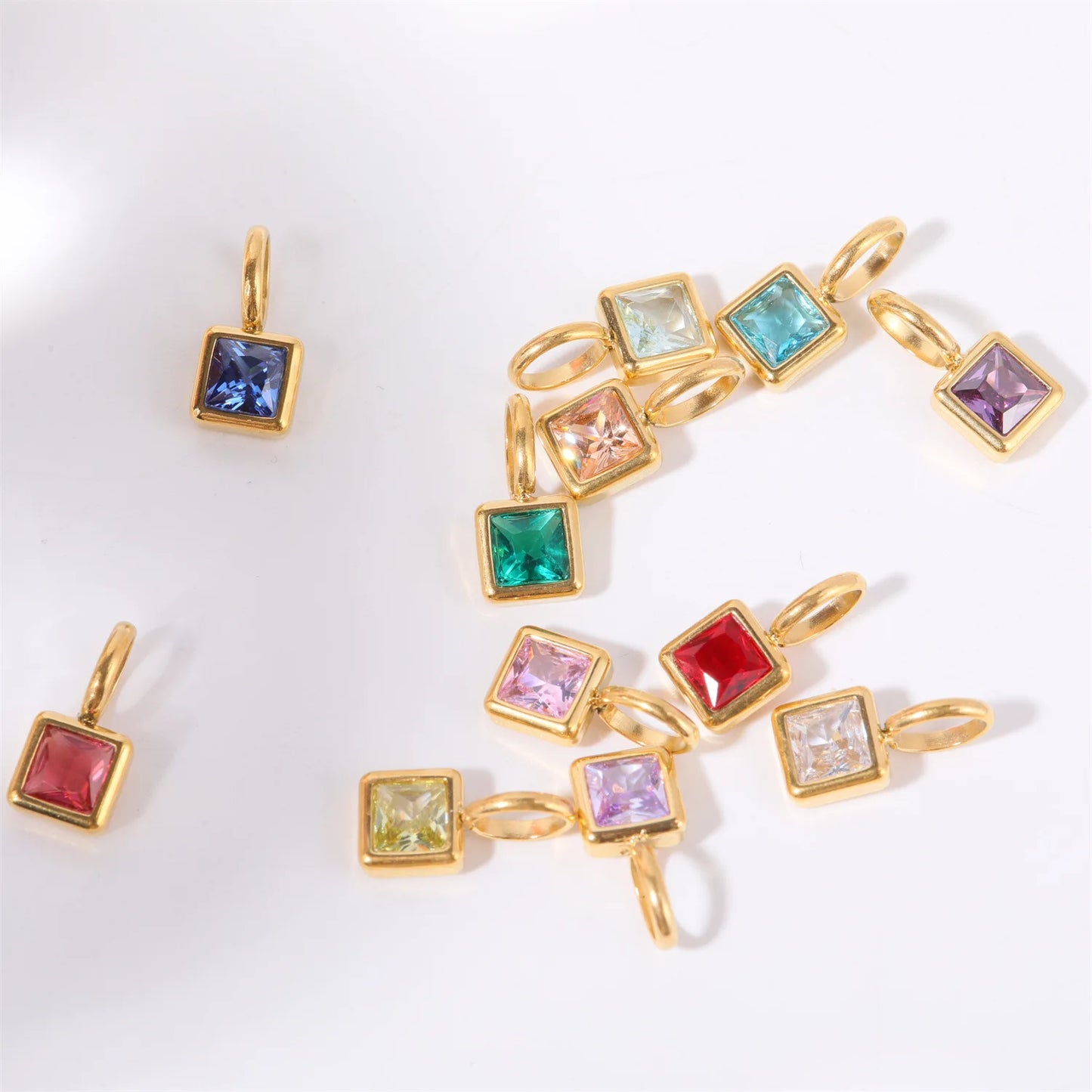 Nouveautés en acier inoxydable, breloques avec 12 pierres de naissance pour femmes et filles, pendentifs carrés colorés à la mode, accessoires de bijoux DIY