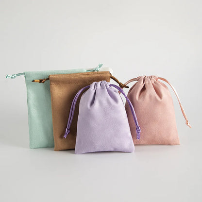 Lot de 10 pochettes en velours à cordon coulissant en flanelle grise pour bijoux, trousses de maquillage, pochettes cadeaux chics pour mariage