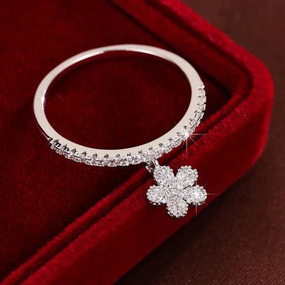 Fashion Gracefully Synthetic Zirconia Women's Ring with Delicate Five-Leaf Flower Pendant