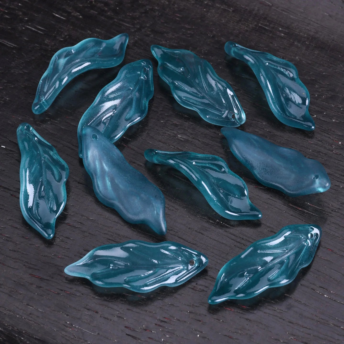 Lot de 10 pétales longs en forme de feuille, 34 x 12 mm, perles en verre de cristal faites à la main, pour la fabrication de bijoux, loisirs créatifs
