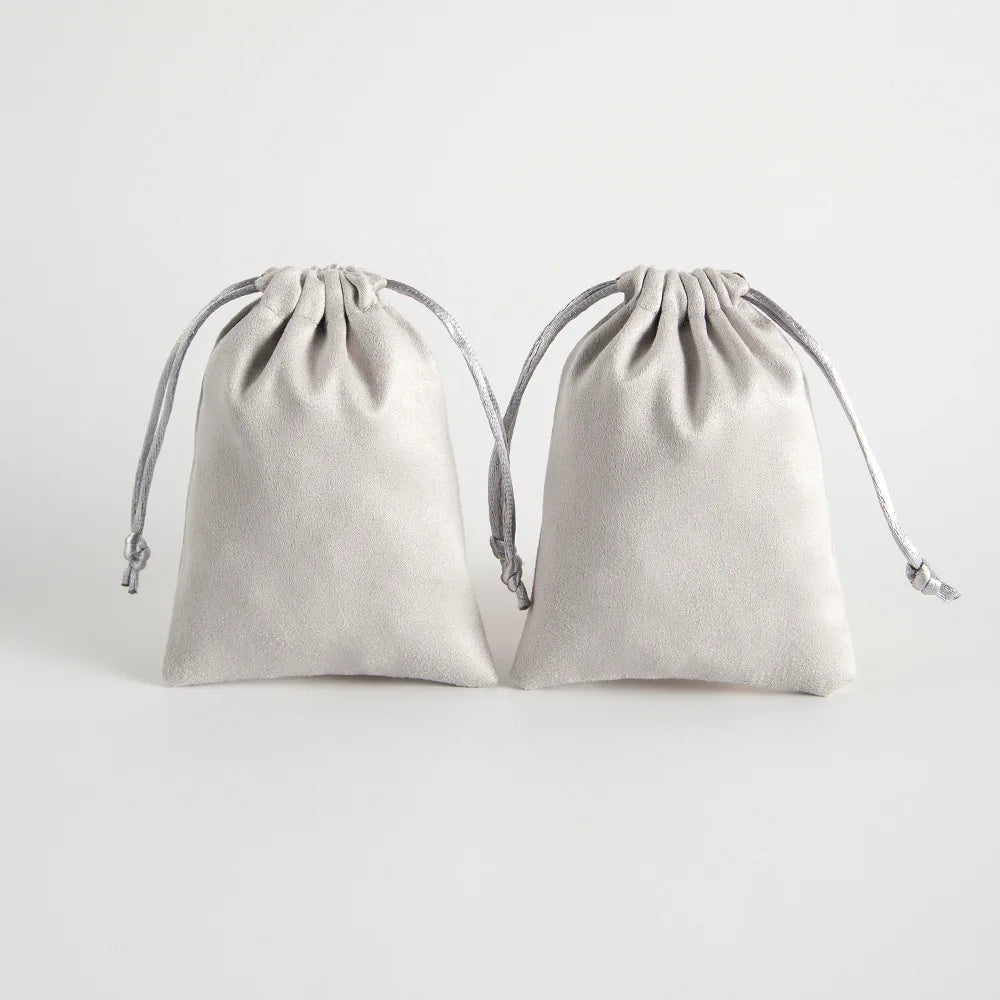 Lot de 10 pochettes en velours à cordon coulissant en flanelle grise pour bijoux, trousses de maquillage, pochettes cadeaux chics pour mariage