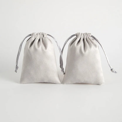 Lot de 10 pochettes en velours à cordon coulissant en flanelle grise pour bijoux, trousses de maquillage, pochettes cadeaux chics pour mariage