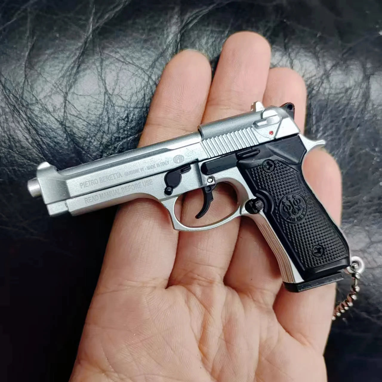 Detachable 1:3 Mini Alloy Colt 1911 Pistol Model PUBG Jedi Toy Gun Keychain Fidget Toy for Boy Collection Adults Chrismas Gift