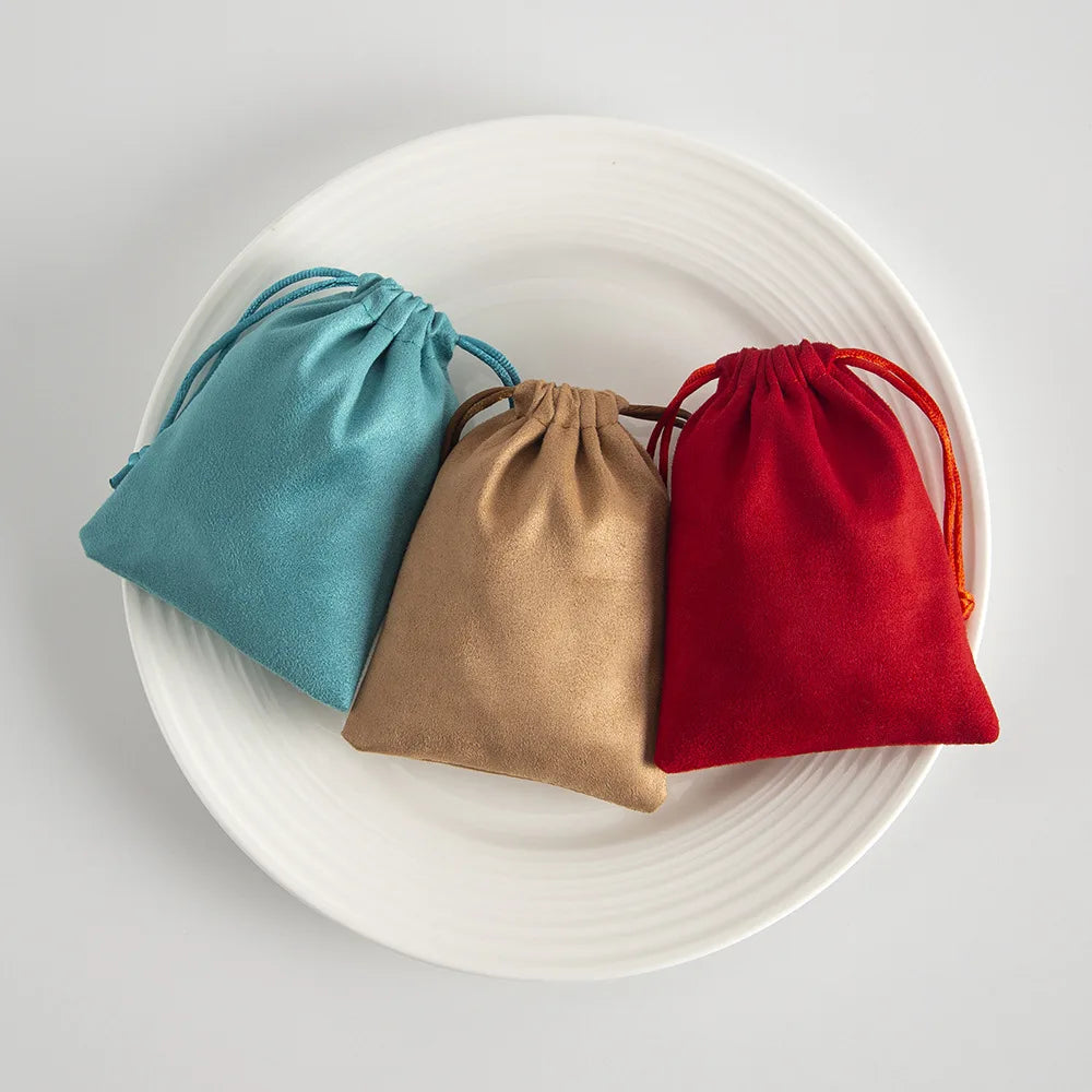 Lot de 10 pochettes en velours à cordon coulissant en flanelle grise pour bijoux, trousses de maquillage, pochettes cadeaux chics pour mariage
